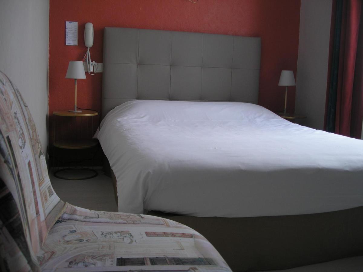 Auberge Du Calvaire Pontchateau Bagian luar foto